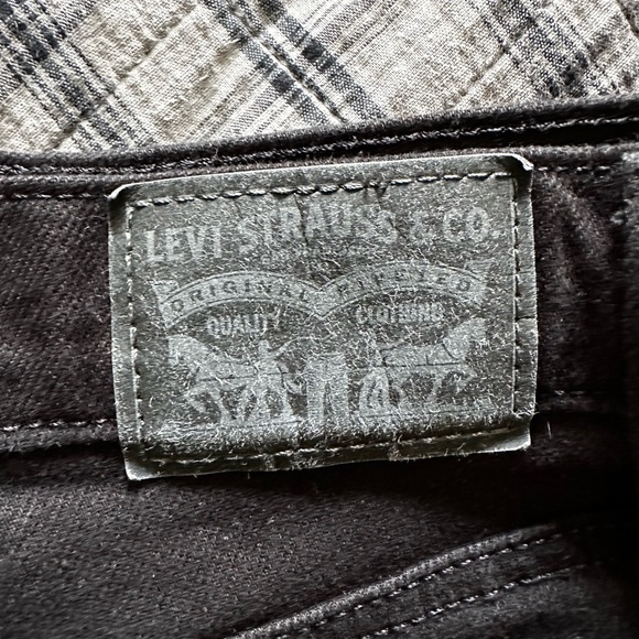 Levi Mid-Rise short - Picture 2 of 5